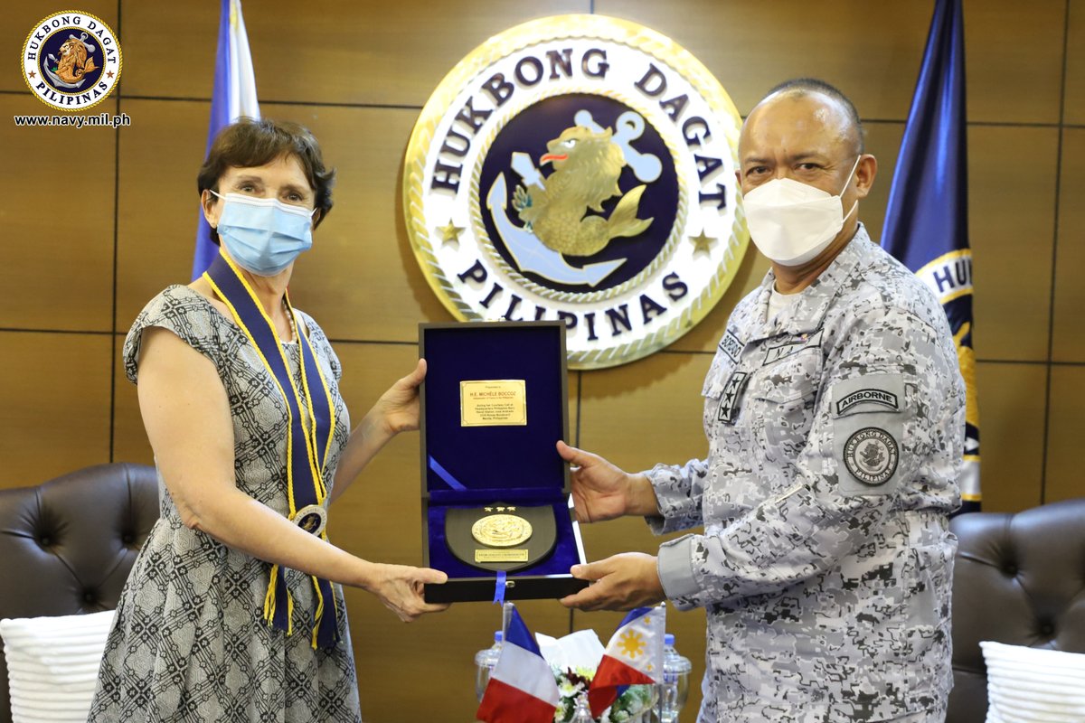 🇵🇭🤝🇫🇷 | French ambassador calls on the Navy chief, bolsters relations

Read more: navy.mil.ph/pn_web_news.ph…

#ModernandMultiCapablePHNavy
#AFPyoucanTRUST