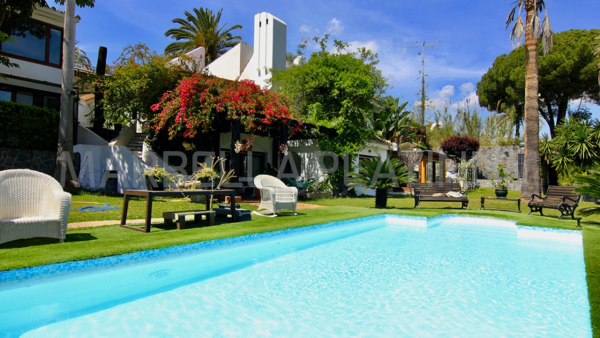 MarbellaPlatin1's tweet photo. Villa + guest house in Las Brisas - Marbella Golf Valley - €2,300,000
More info? Follow https://t.co/O27MJsf8F4 or send us a DM
#realestate #Marbella #Villa #Forsale #Luxuryproperty #Golfproperty #MarbellaPlatinum #Spain #luxuryrealestate #investment #opportunity #Costadelsol https://t.co/jXZs6FthHa