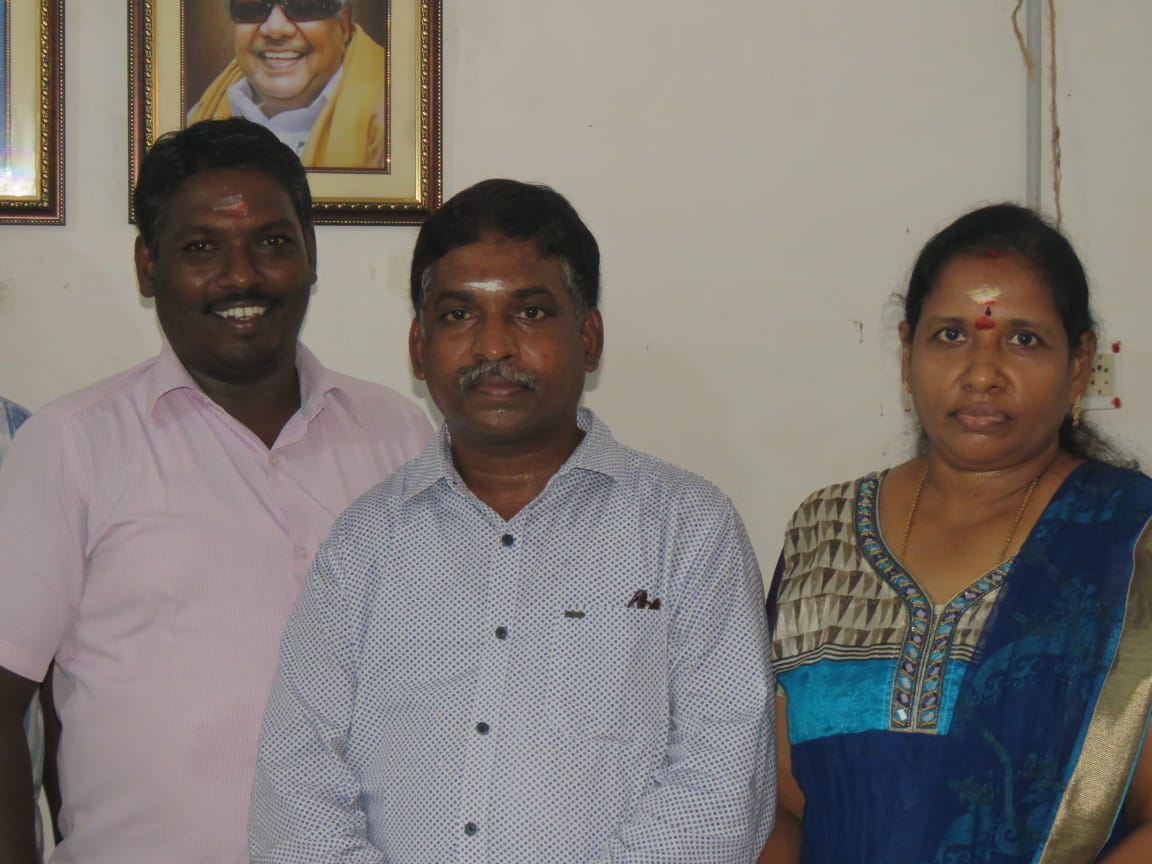 ManimaranSella's tweet photo. இன்று திருமண நாள் காணும் 
எங்கள் பாசமிகு சின்ன அண்ணன்
உயர்திரு. எஸ் எஸ் சிவகுமார்  அவர்களையும் -  அண்ணி விசாலாட்சி சிவகுமார் அவர்களையும் வணங்கி மகிழ்கிறேன்... https://t.co/eLAsnVnPDG