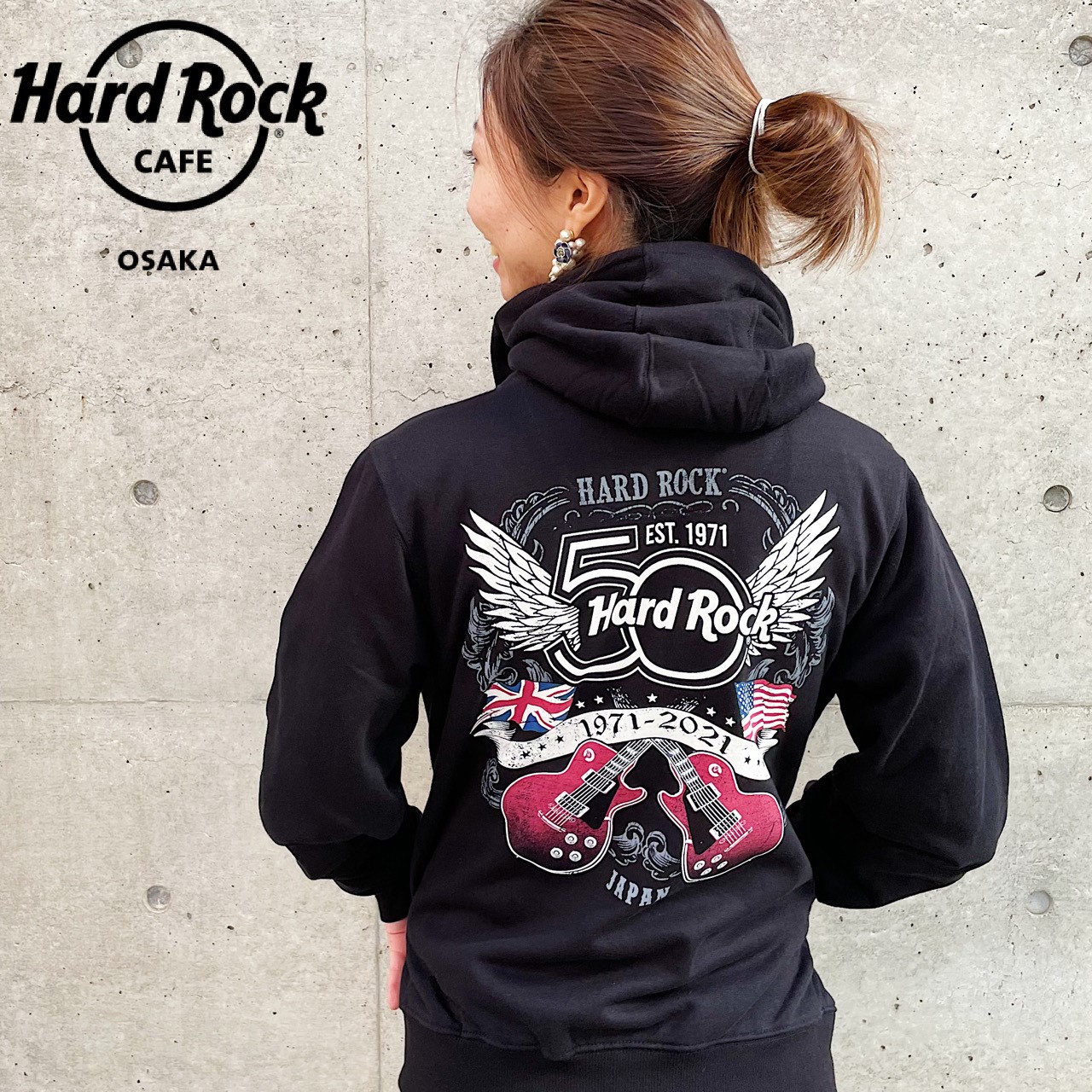 Hard Rock Cafe Universal Citywalk Osaka 50th Years Rock バックプリントがかっこいい50周年記念特別デザインのジップアップフーディーは男女共に着て頂けるユニセックスサイズで展開 数量限定ですので気になる方はお早めにロックショップへ 50th