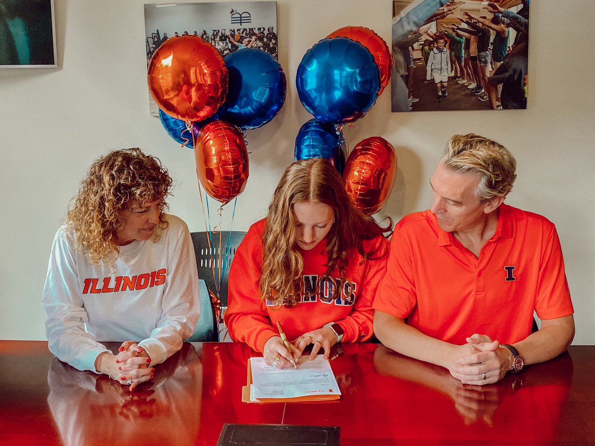 _sophstephenson's tweet photo. could not be more thrilled for the next four years…. 

I-L-L 🧡💙🧡
@IlliniVBall https://t.co/qIvKbGTwVk