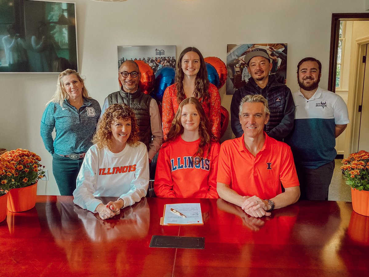 _sophstephenson's tweet photo. could not be more thrilled for the next four years…. 

I-L-L 🧡💙🧡
@IlliniVBall https://t.co/qIvKbGTwVk