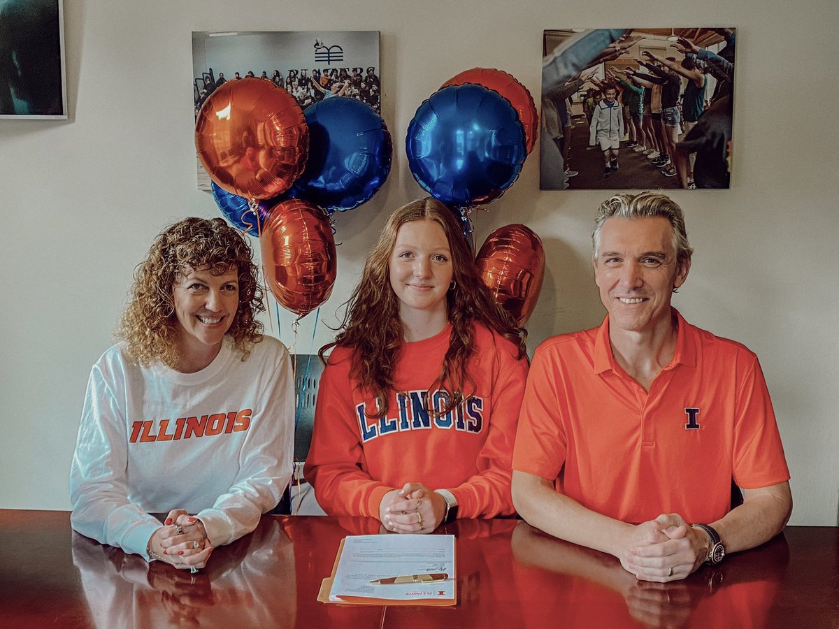 _sophstephenson's tweet photo. could not be more thrilled for the next four years…. 

I-L-L 🧡💙🧡
@IlliniVBall https://t.co/qIvKbGTwVk