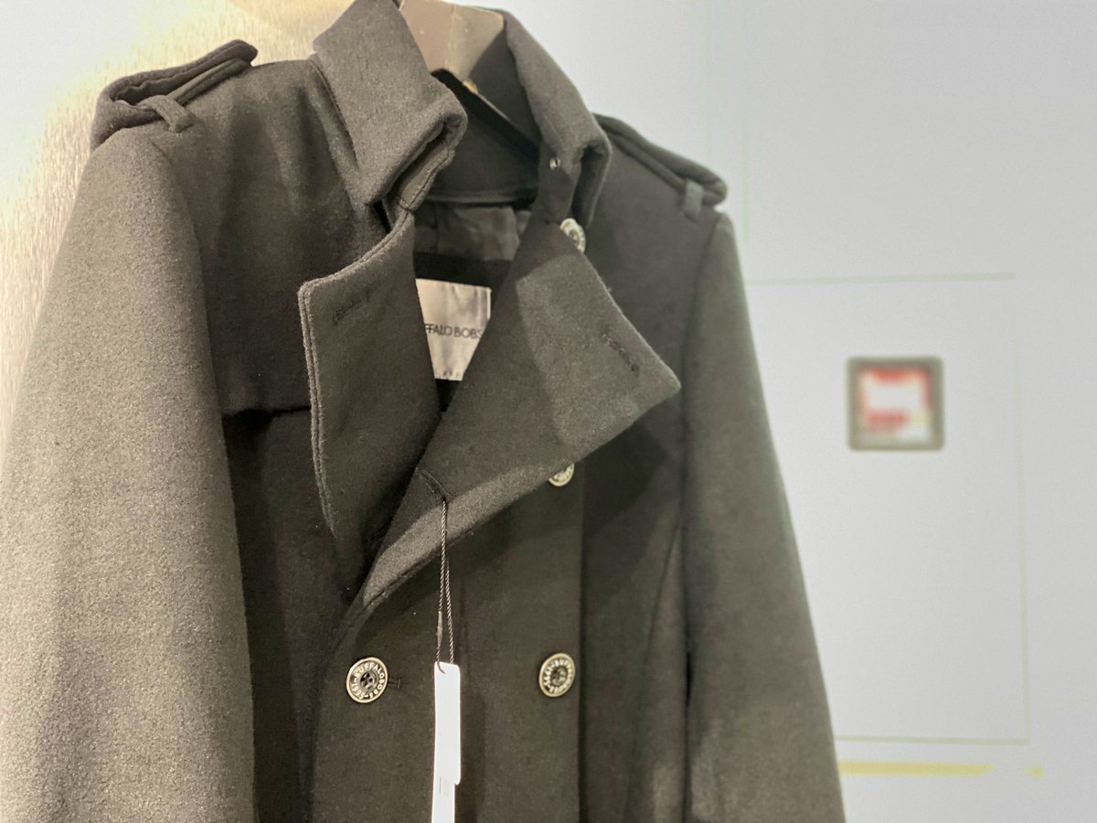 yuki_hydey's tweet photo. New Arrival

定番のベーシックでシンプルなトレンチコート！

別売りのダウンライナーを装着して防寒性をさらに高められるようになりました👈

BLK
S〜M.M〜L
￥29920

#shibuyazy
#BUFFALOBOBS https://t.co/4KfJSCygAI