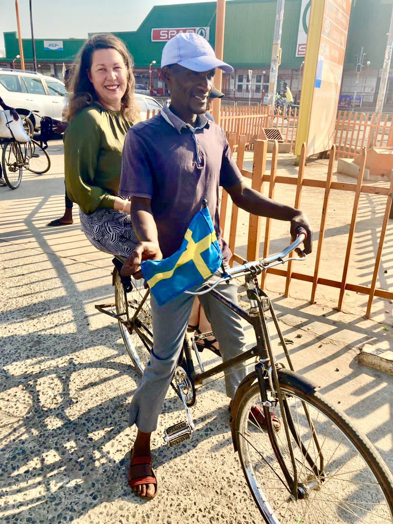 AmHultgard's tweet photo. Saying goodbye to #Chipata - the city of bikes 🚲 &amp; biking taxis 🚴🏽‍♀️- in style! 

Environmental 🌿 friendly &amp; efficient &amp; really comfy w/ a padded rack. The city has made space for them, feels safe🏥

Highly recommended for other cities like #Lusaka to follow suit!

#SweZam 🇸🇪🇿🇲💚 https://t.co/c9aQJvdfih