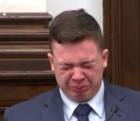 enchiflado_deej's tweet photo. When you go to bill millers at 8:59pm and they don’t offer a pie for $1 https://t.co/HNUrxUx76X