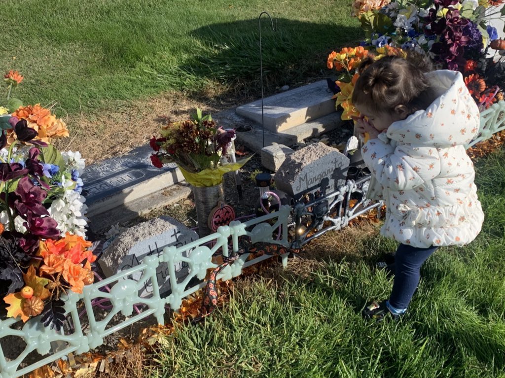 mmarquez_'s tweet photo. my beautiful monster giving grandma and grandpa kisses 😘😘miss and love you forever https://t.co/abChct5RmK