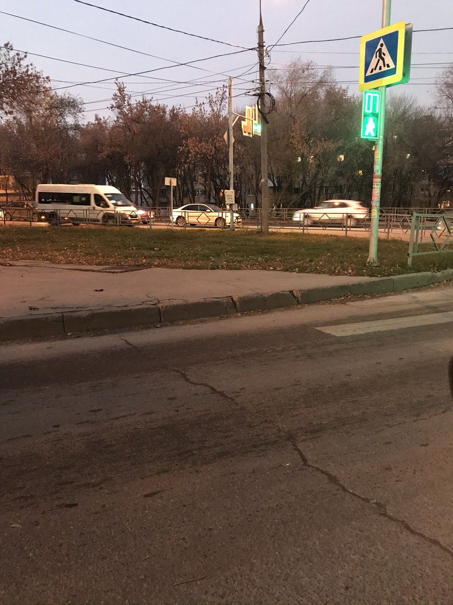 IrinaChekina's tweet photo. @SamMobilePriem , добрый день! Когда будет понижен бортовой камень по улице Блюхера (в районе пересечения с Советской Армией). Пожилым людям и маломобильным гражданам очень сложно переходит дорогу . Жалуемся с прошлого года https://t.co/OUMd0ifwCi
