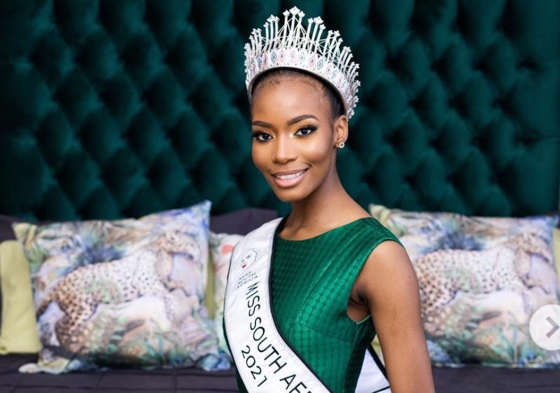 JacaNewswatch's tweet photo. EFF: Miss SA Lalela Mswane must ‘stand with the oppressed’ https://t.co/e5BtHsfaF9 https://t.co/oppCKBMYOY