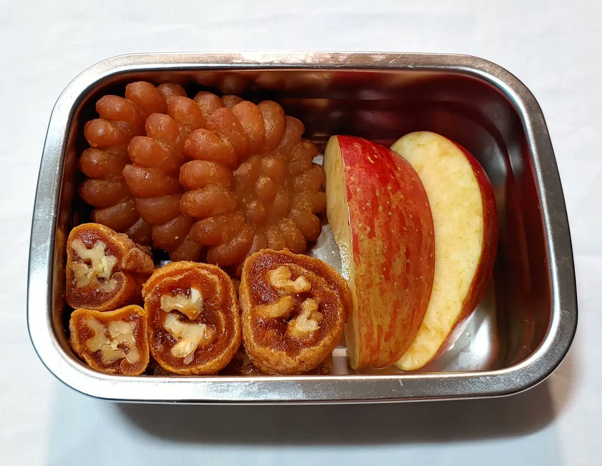 newgdbbal's tweet photo. K-FOOD라는 이름에 걸맞게 우리나라의 궁중, 향토 음식 위주로 채워봤습니다!

김치말이떡갈비 그리 어렵지 않고 맛있으니까 다른 분들도 만들어보셨으면 좋겠어요~!! 추천합니다👍👍

#한국문화축제2021 #2021KCultureFestival #K도시락챌린지 #KFOODCHALLENGE #한식진흥원 https://t.co/iEao5XNyYk