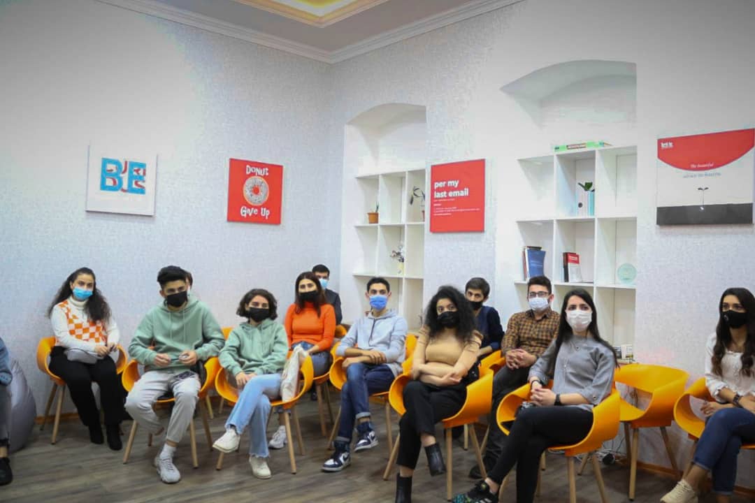 YouthIncAz's tweet photo. From the training of "How to do #PitchDay?" and "#OratorySkills" by Jamal Aghayev and Ulviya Akhundova.

#YouthInc #fromStarttoSmart #başdansona #training #learnwithus https://t.co/2imzoAZgMo