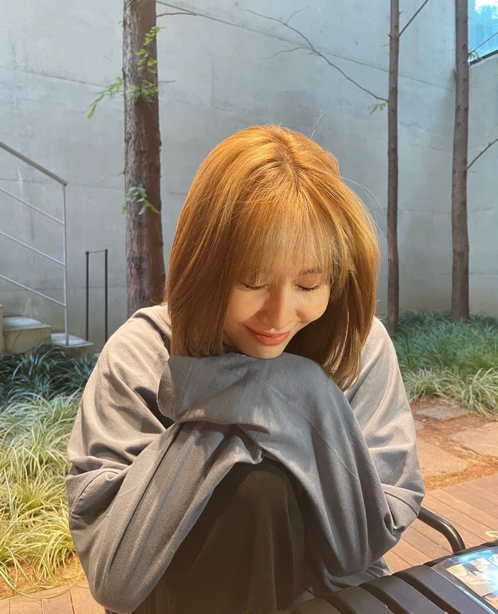 .˚💌!┊͙ <a href="/mxmx_b/">Momo</a> 's BD❞

—Para festejar el cumpleaños de su esposa organiza una salida por la tarde, donde se reúnen en una cafetería de la villa con sus amigas (<a href="/Chxeyoung_B/">chaeyoung</a> <a href="/SwxnPrncss/">Odette</a> <a href="/JngyeonKim/">Jeong Yeon</a> <a href="/spcxGrl/">Noah 𐇵</a>
<a href="/HanJiSungB/">Hannie</a>) para celebrar con un pastel y pasar un buen rato juntas.—