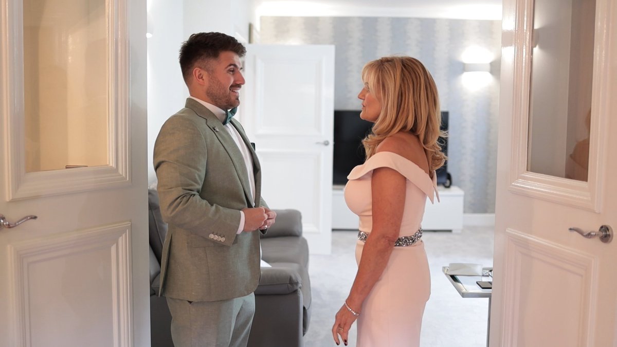 CoupleofLondon's tweet photo. 😍Proud Mum https://t.co/qmsYoQgIl0 
#SurreyWedding https://t.co/rACe3Bdbo8