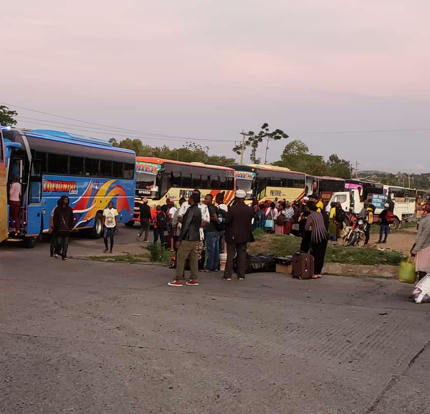 TBoundBuses's tweet photo. Mwanza inaendelea kukuwa kwa kasi sana, Imagine hi sehemu yenye mzani #Usagara ilikuwa nje sana ya mji ila sasa inaonekana kuna uhitaji wa Kituo Cha mabasi kushusha na kupakia abiria. @LatraTZ @WizarayaUJnaUC https://t.co/DtmsGf1Gms