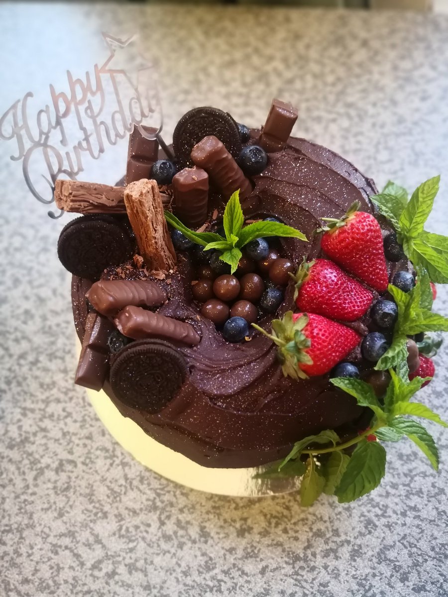 DebbieStarB's tweet image. I'm just here to spread some wholesome content. #cakecakecake

Take advantage of our November Bundt cake special 🎈🎈🎈🎈

#somethingdelicious #supportsmallbusiness #supportlocal