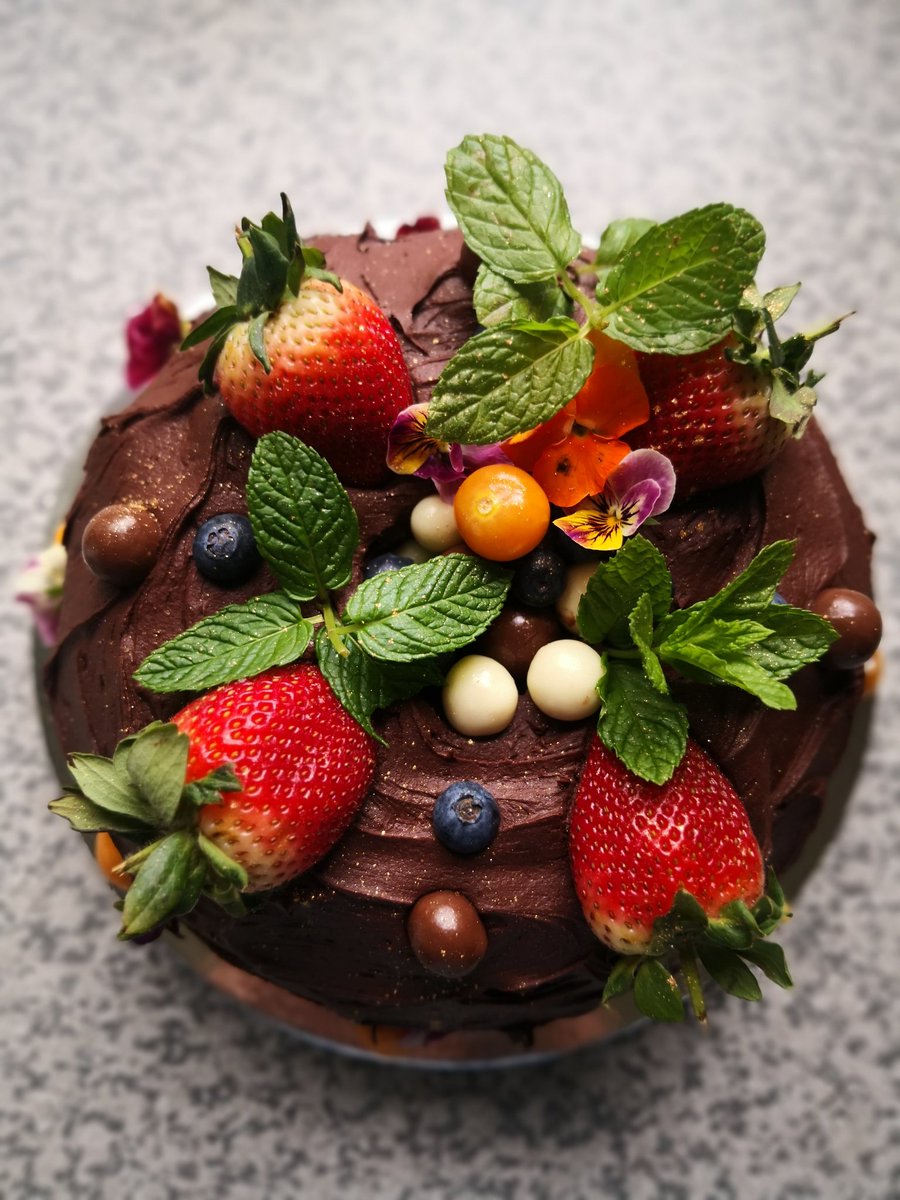 DebbieStarB's tweet image. I'm just here to spread some wholesome content. #cakecakecake

Take advantage of our November Bundt cake special 🎈🎈🎈🎈

#somethingdelicious #supportsmallbusiness #supportlocal