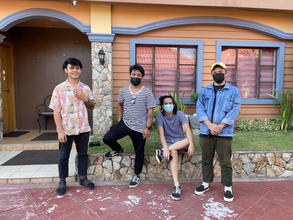 danielparingit's tweet photo. Nasa Tarlac kami ngayon! First out of town namin para sa “#Palayain” at “#Pahina” !!! 😊✌🏽
Ang saya lang! SKL lang, sobrang game lang kami kung saan niyo man kami invite para tugtugin namin para sainyo ‘yung mga kanta namin. Salamat sa lahat ng suporta, guys! Love you all! https://t.co/BLAIoxUFtH
