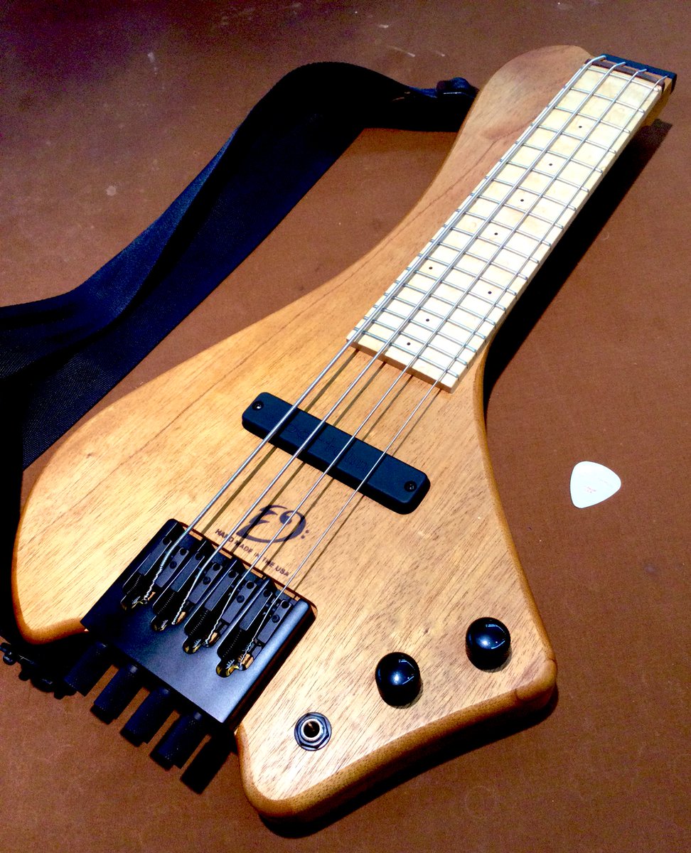 apollonmusic's tweet photo. 【新潟店】＃ベースの日　＃ちょっと面白いベース　をどうぞ！
#WingInstruments #BohemianGuitars #EastwoodGuitars https://t.co/Y6awQHoPrD