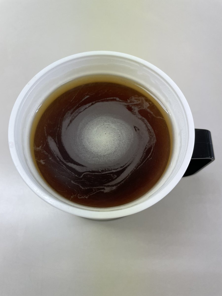boningendiary's tweet photo. 今日の仕事中の２杯目の #お茶 は #LUPICIA のスティックタイプの #フレーバーティー です🫖
今回は、#ブラックティー ベースで林檎の香りの #お茶 をいただきました☕️
#ティータイム のひとときを楽しみます🍵✨
#BÂTONDETHÉ
#blacktea
#flavoredtea
#appleflavored
#ボーニンゲン
#きちやまきちこ。 https://t.co/TpDIIT8yDn