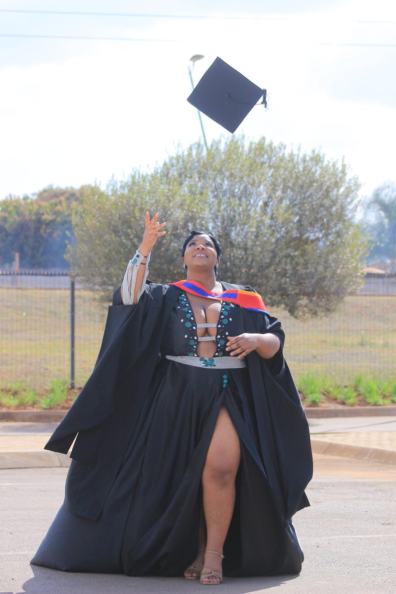 ThelmaMashola's tweet photo. " you can't wear that dress its too revealing "

I gave 4 years of my life to getting this degree, i will look however I want. https://t.co/xRIKSYT59w