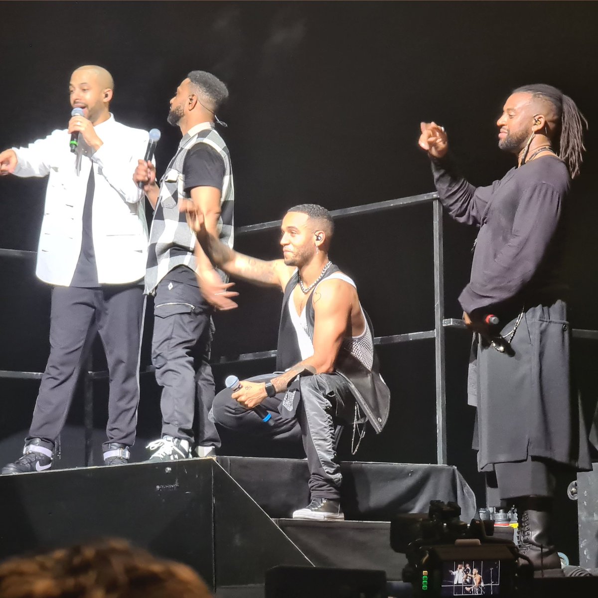 destinymoon's tweet photo. @JLSOfficial thank you for coming back to Hull and playing @bonusarenahull . Myself and my daughters had an amazing night! 🔵🟢🟡🔴(Photo credit @destinymoon ) @vikingbreakfast https://t.co/tV2foEH9rf