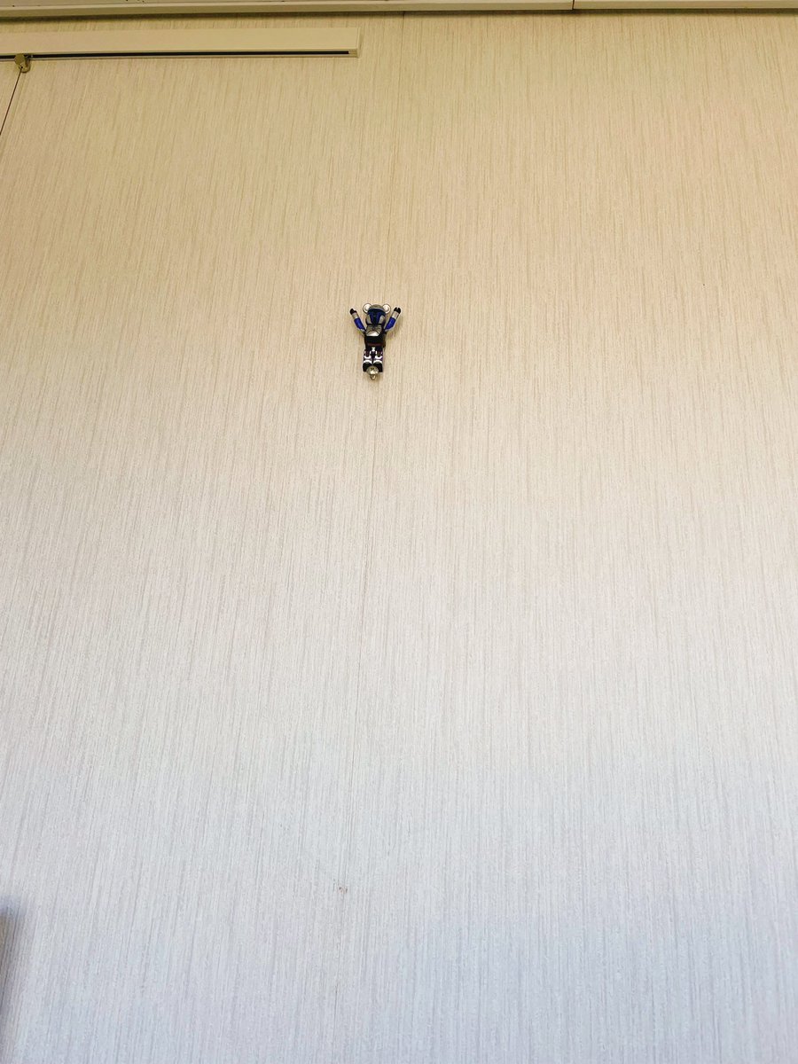Nejimani1524's tweet photo. 【1日1ねじ】No.348
何故か会社の一室の壁に不自然な高さに不自然なねじが一つ…
これもねじ屋ならではの光景…
なのだろうか😅

#ねじ #ネジ  #starwars #jangofett #賞金稼ぎ #boutyhunters #bearbrick #ベアブリック #medicomtoy #メディコムトイ #figure #toy #cute #1日1ねじ https://t.co/TdZfGHC8Bs