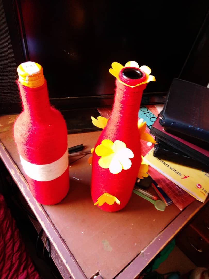 SFFUg_Official's tweet photo. Some of the few things (crafts) made and taught at @SFFUg_Official
You can support the kids of the foundation/our hustle by buying one of them at a favourable price. Prices vary according to sizes
#LiftingHandsToHelp https://t.co/J5vsVeEcIU