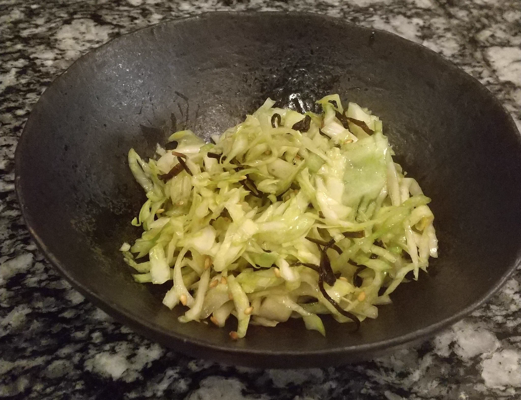 食前にこれを食べればいい？塩昆布キャベツを食べるキャベツダイエット！