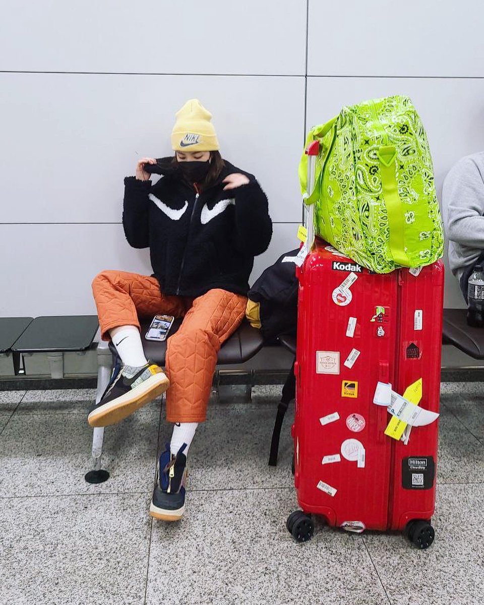 krungy21's tweet photo. 오랜만에 #공항패션 #초겨울 #오오티디 해외는 아니구 국내~ 지만 그래두 좋다😀✈️ 딱! 생일날 스케줄이 있네~ 역쉬이~ 생일날엔 일해야지~!!! 😆 👍🏻 https://t.co/tnROAQ9iQr