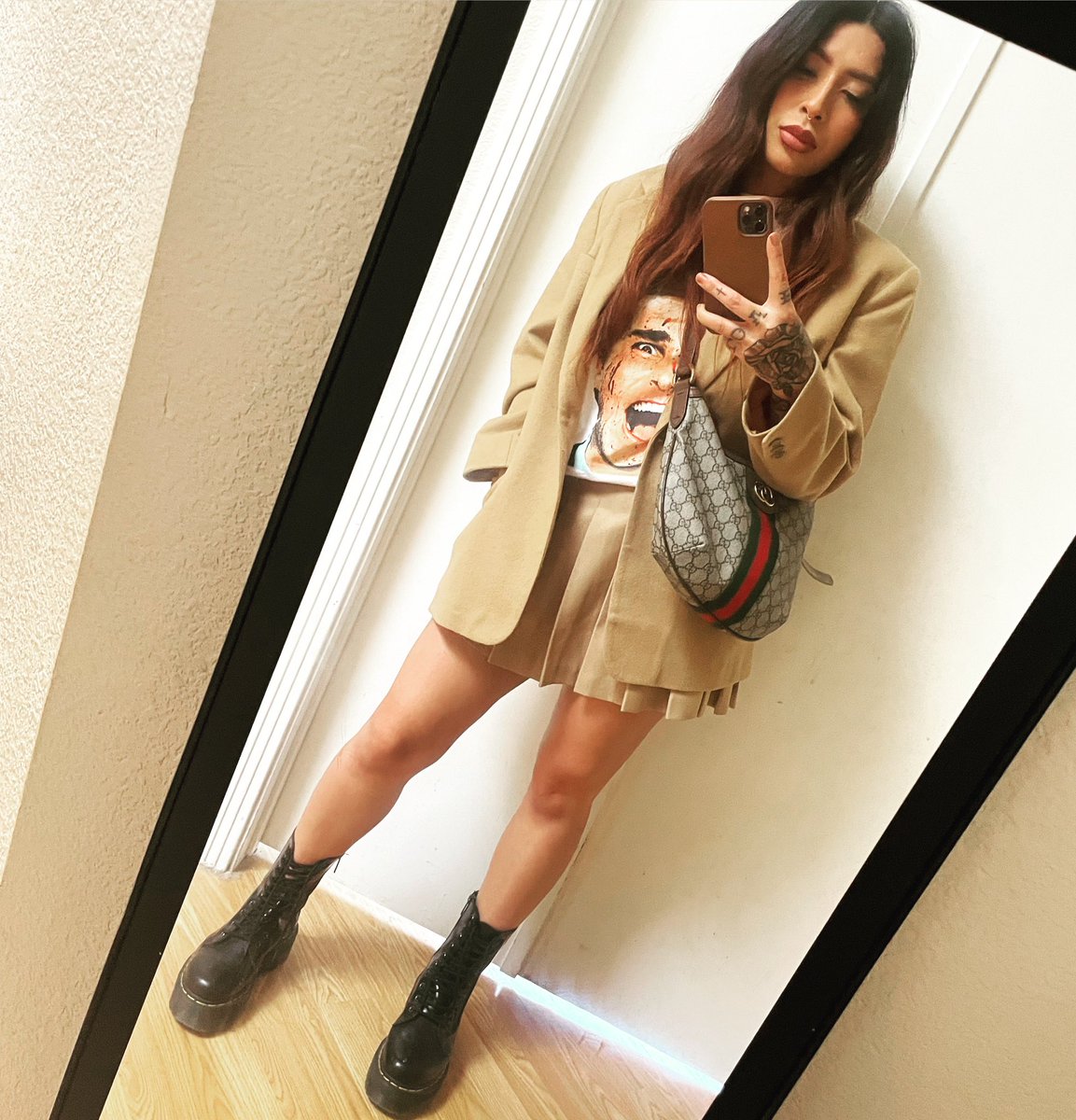 JuneyRay's tweet photo. Interview outfit #ArtistOnTwitter https://t.co/2niVRnO1Bb