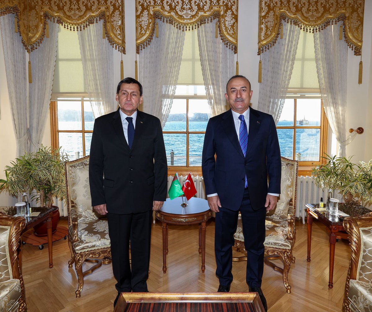 Türk Konseyi Zirvesi’ne ilk kez gözlemci üye olarak katılan kardeş #Türkmenistan’ın Dışişleri Bakanı Raşid Meredov ile görüştüm. Türkmenistan’ın katılımıyla Türk Konseyi’nin aile fotoğrafı tamamlandı. 🇹🇷🇹🇲#HoşgeldinTürkmenistan!

@TurkicCouncil