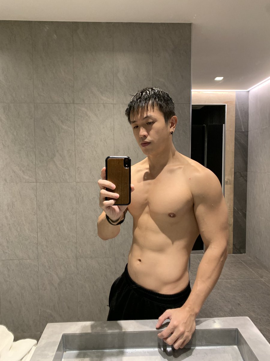 yuwei710's tweet photo. Chest day done. https://t.co/uxHOtIaxSL