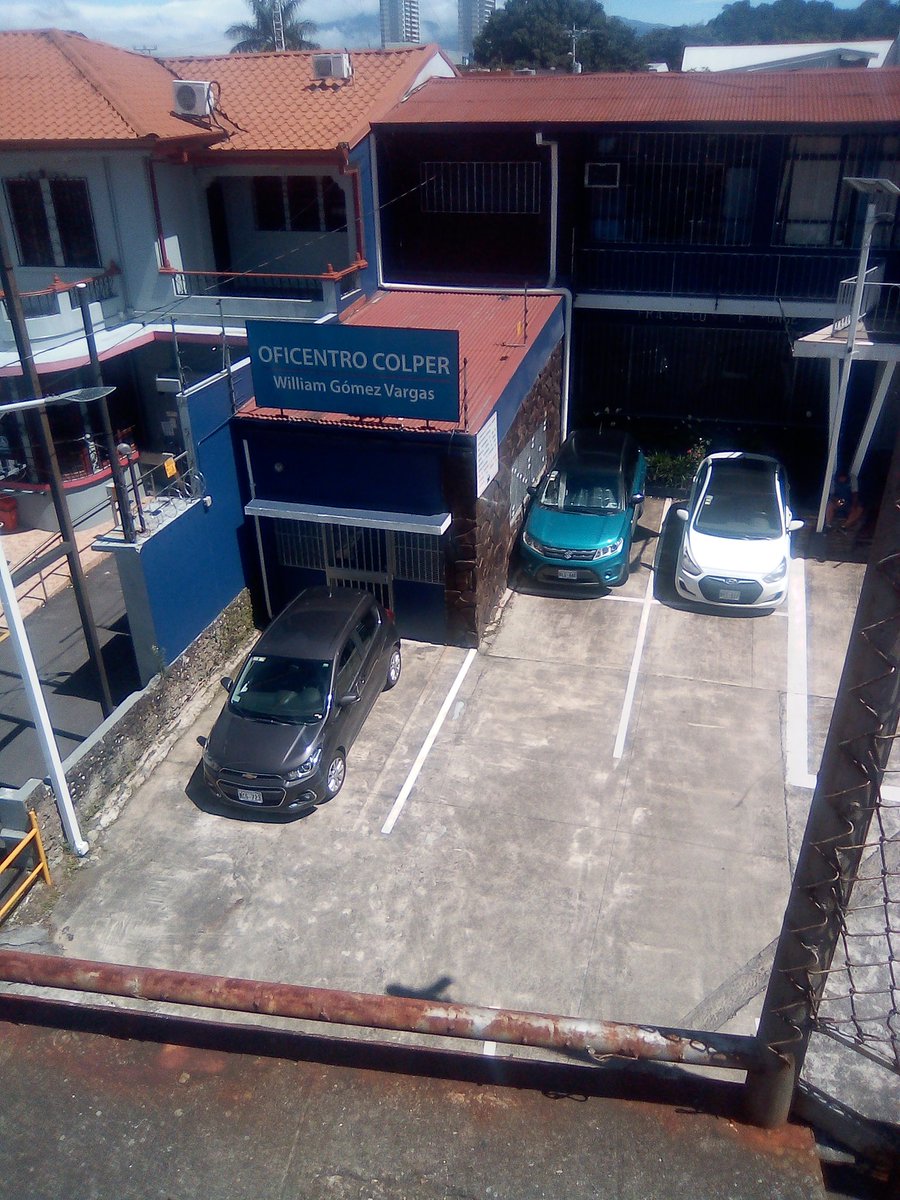 estudiante_5's tweet photo. Es importante subir estas fotos a las redes sociales para hacer ver que en mi país Costa Rica un puente peatonal está a merced de un puñado de indigentes que para satisfacer su necesidad de adicción roban en prejuicio de nosotros. https://t.co/Mij5RKK3of
