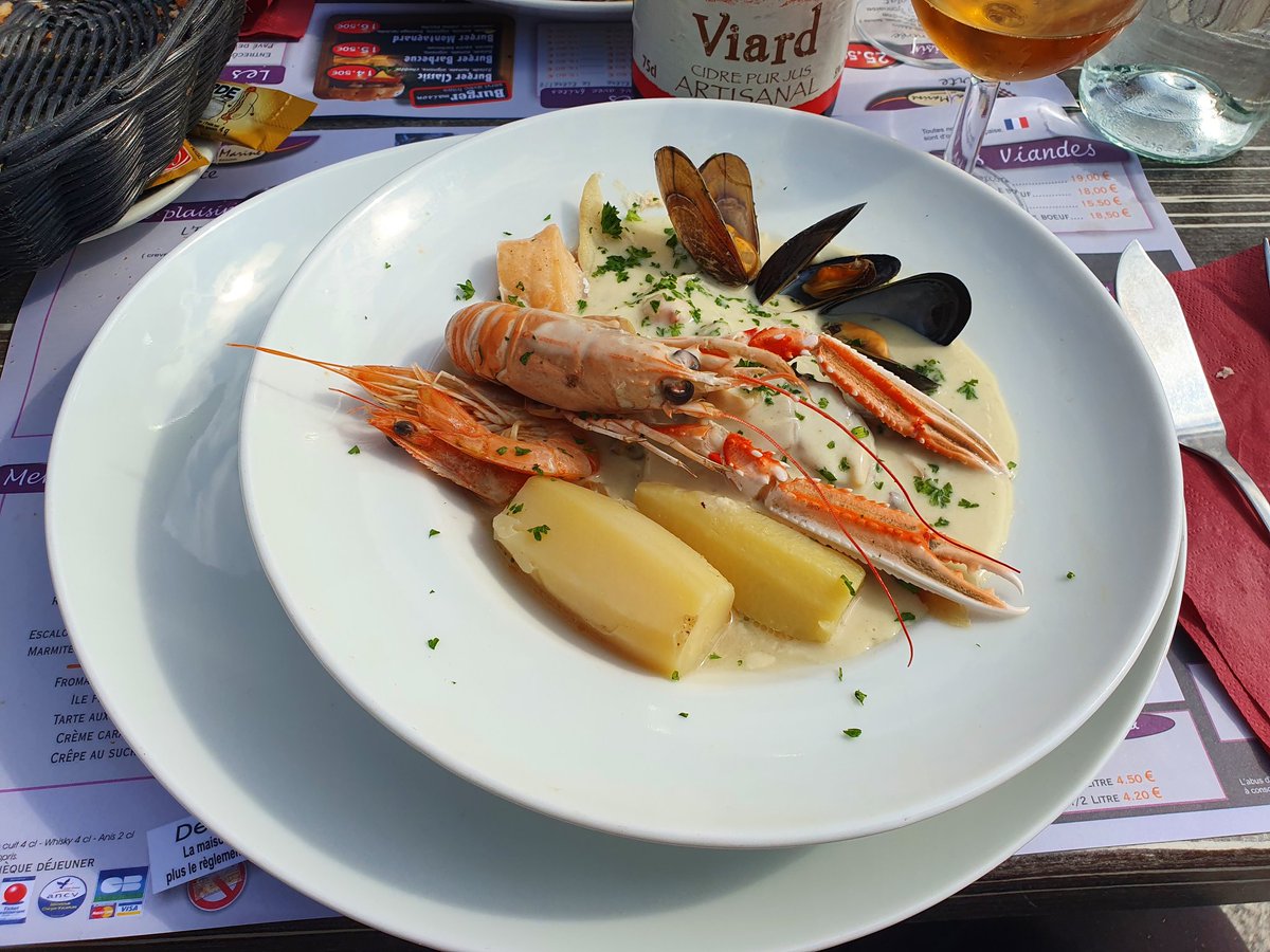 RJonTourUK tweet media