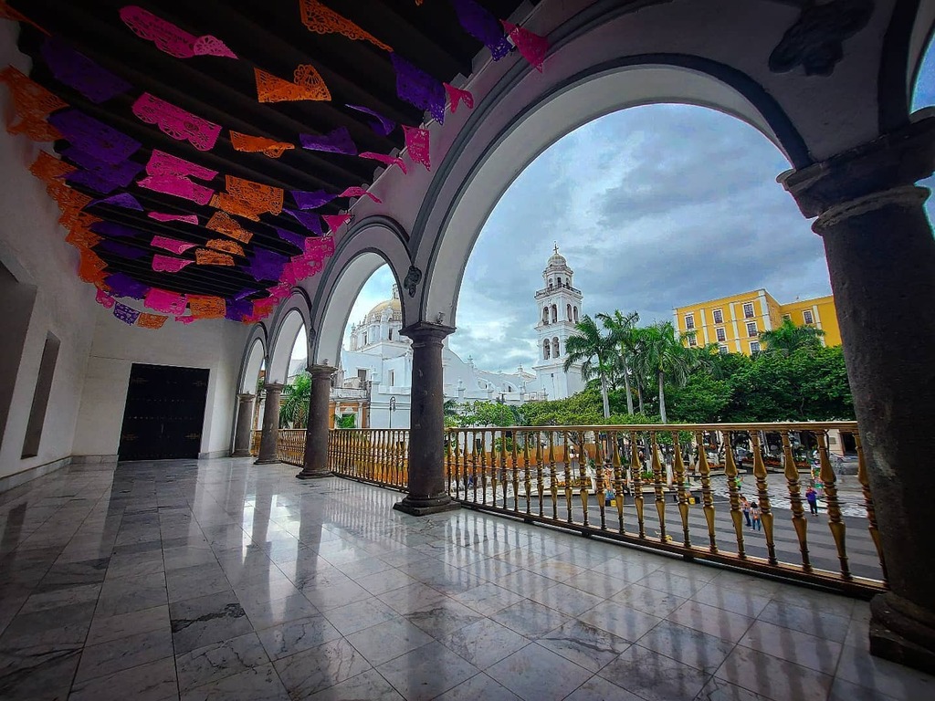 fer_cabreram's tweet photo. Balcón del Palacio Municipal de Veracruz
#quedateencasa
#CentroHistoricoVeracruz
#YoSoyCentroHistoricoVeracruz
#oldpic
#ig_mexico
#igersveracruz
#mextagram
#mexico_tour
#gf_daily
#mexicolors
#INSTAVERACRUZ
#mexicotravel
#Mexico_Maravilloso
#loves_madei… https://t.co/XCugQyFars https://t.co/nMauSULg7g