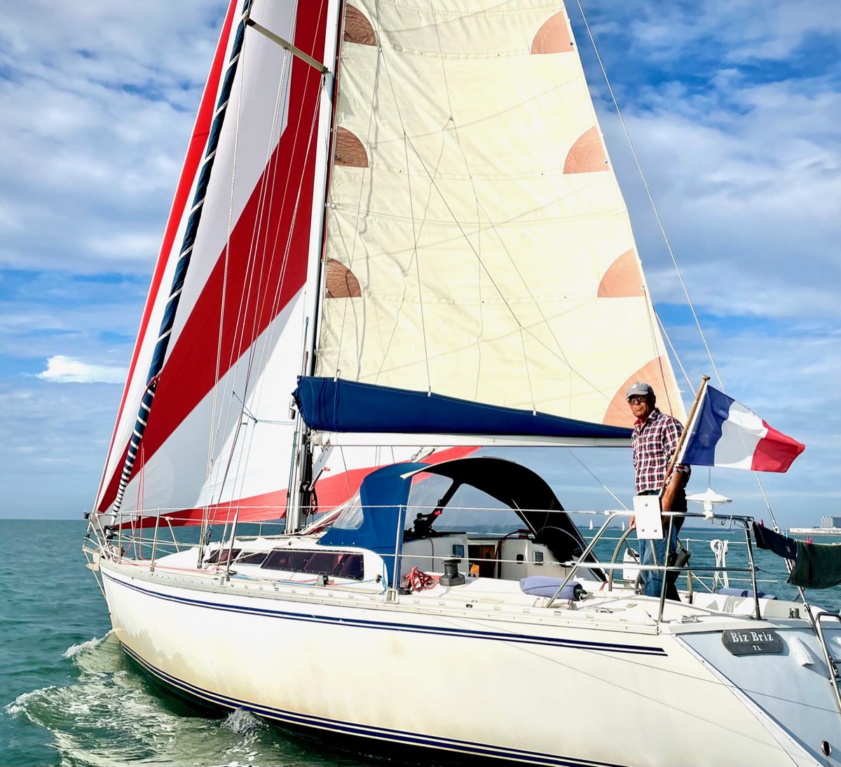 Voici le témoignage d’Yves propriétaire d’un Sun Shine 38  à La Rochelle équipé du rail de grand’ voile Tides Marine : nautex-international.com/temoignage-rai…