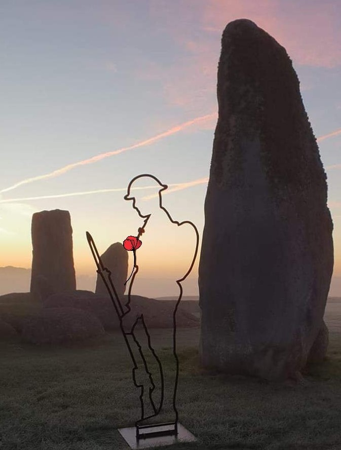 Sunrise at Stonehenge today (11th November) is at 7.17am, sunset is at 4.24pm ☀️ #Rememberenceday #LestWeForget #WeWillRememberThem