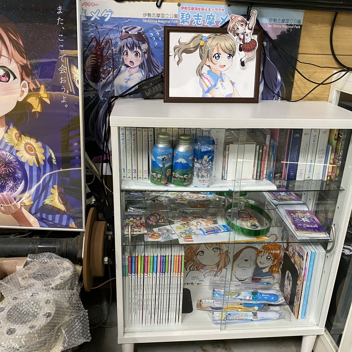 ラブライブグッヅとか頂ものを整理するのに
備品でショーケース買いましたが
もういっぱいになります
直ぐにもう1つ要りそうですね🤣
上に積んでいくか! 