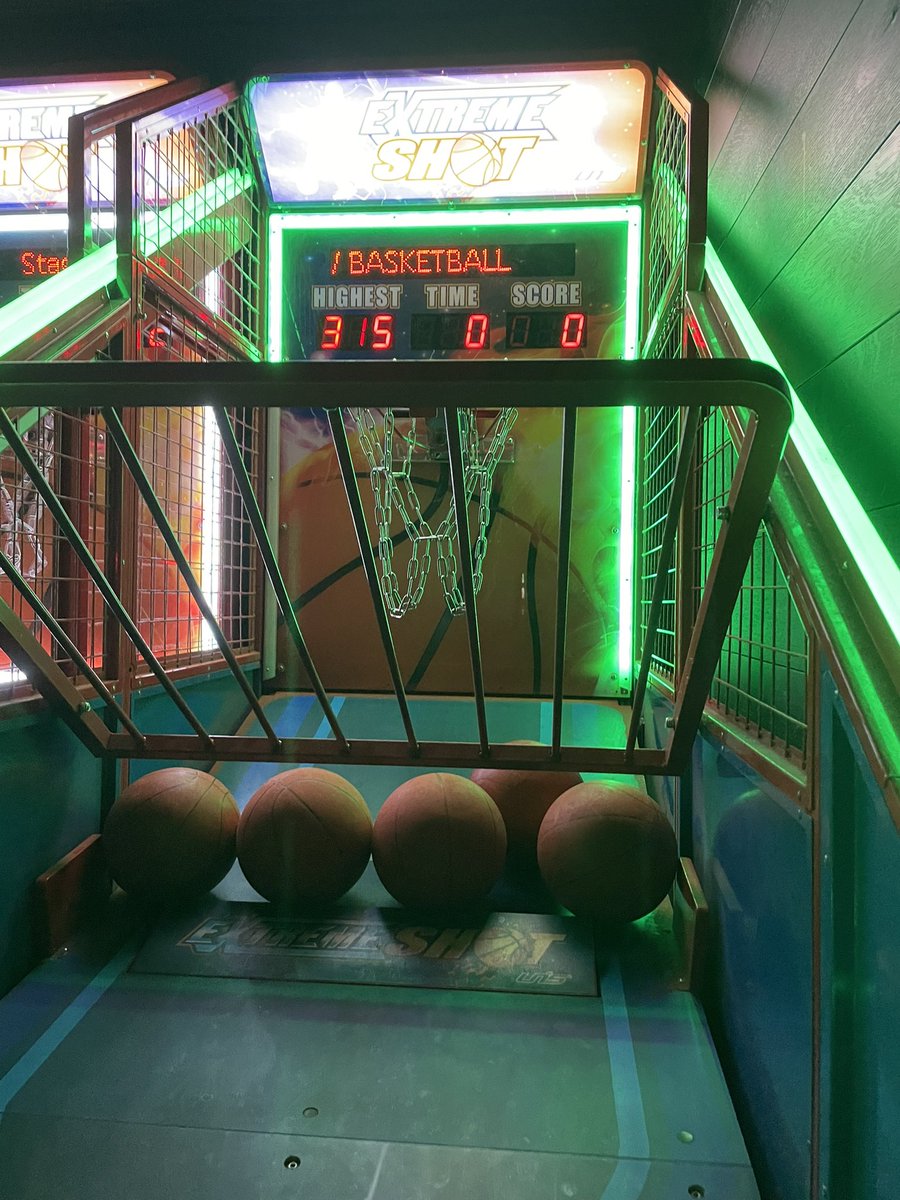 mmcauti's tweet photo. Weird life skills, arcade basketball. High score is mine 💁🏻‍♀️💁🏻‍♀️ https://t.co/SOKDTY1Kfl