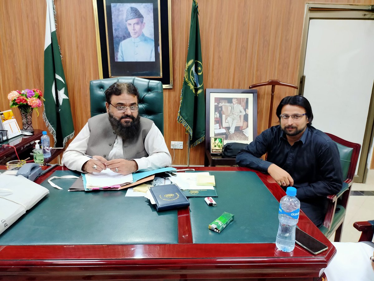 Nousherwan9's tweet photo. With Great Person Azfar Zia Sb Depity Commissioner Layyah #Dclayyah https://t.co/EhKo9XAIzz
