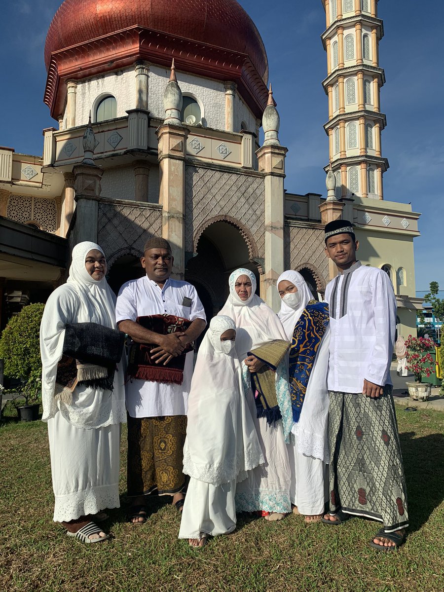 Mdhannnn's tweet photo. Kalau berusaha itu begini, Bermimpi setinggi langit, bersabar seperti ibu,berjuang seperti ayah dan berproses seperti padi, perlahan namun pasti https://t.co/Va1pWkeXBb