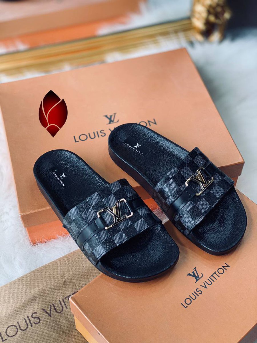 msdaezy_'s tweet photo. Available ๐
Black: available in 41
Brown : 42
Send a dm to order
If this comes across your timeline pls help retweet
#bag #willandjada #EricaNlewedim #SymplyTacha #ckay #sammie #Zfancy #Titans #mt2.0 #Emmanuel #TheNaomiMacExperience https://t.co/YTWQhF19uy