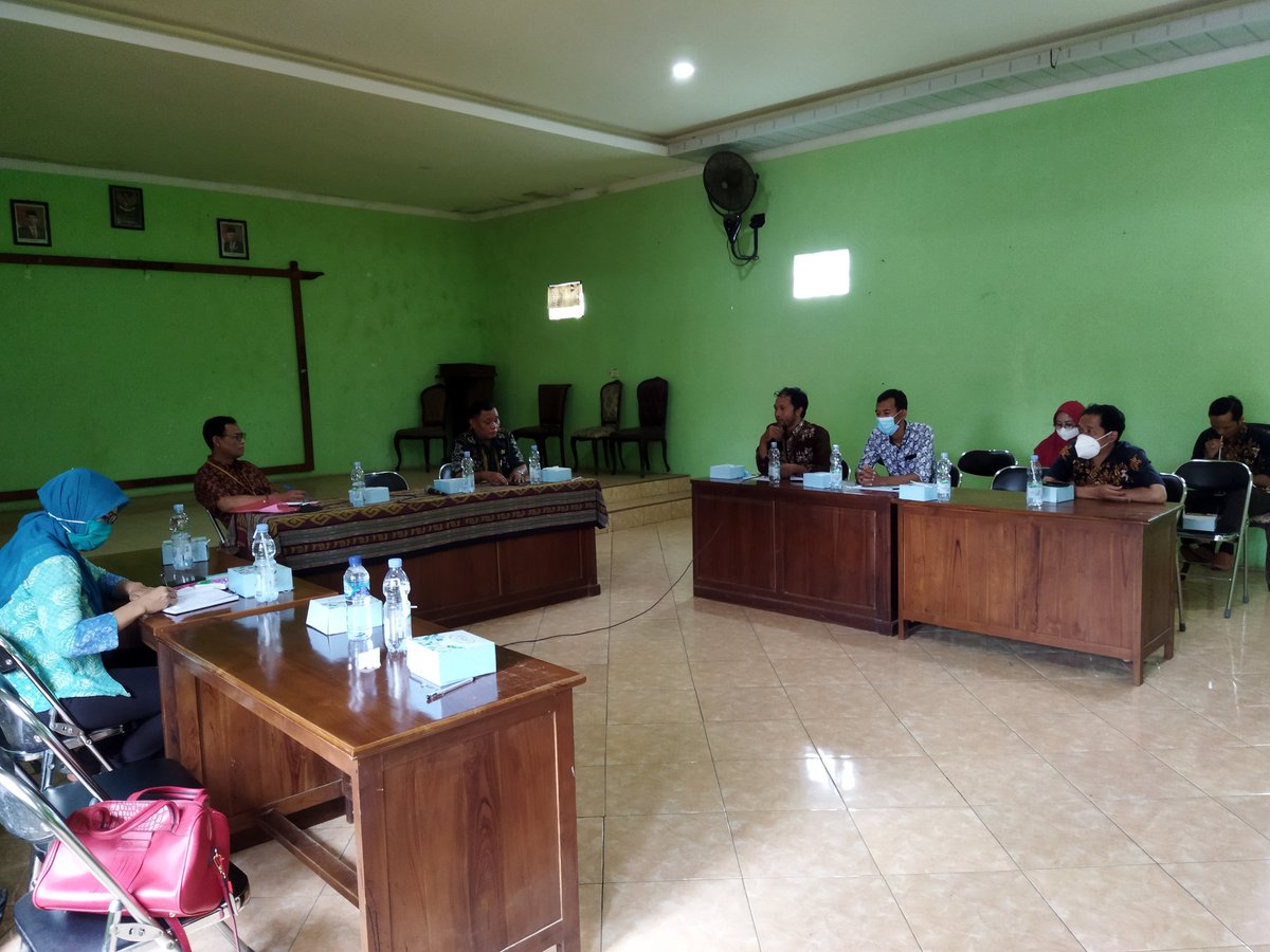 SKadarini's tweet photo. Rakor Mitra Dinsospermades bersama OPD terkait. TPP P3MD, PKH, Tagana, TKSK, PSM
Bekerja bersama bersatu padu untuk kesejahteraan masyarakat Jepara... 
@halimiskandarnu
@taufikmadjid
@azzameldzikrie
@kemendespdtt
@tppkemendes
@ganjarpranowo
@EvyNurmilasari https://t.co/ljyuWXOAX6 https://t.co/8jSGrOedy7