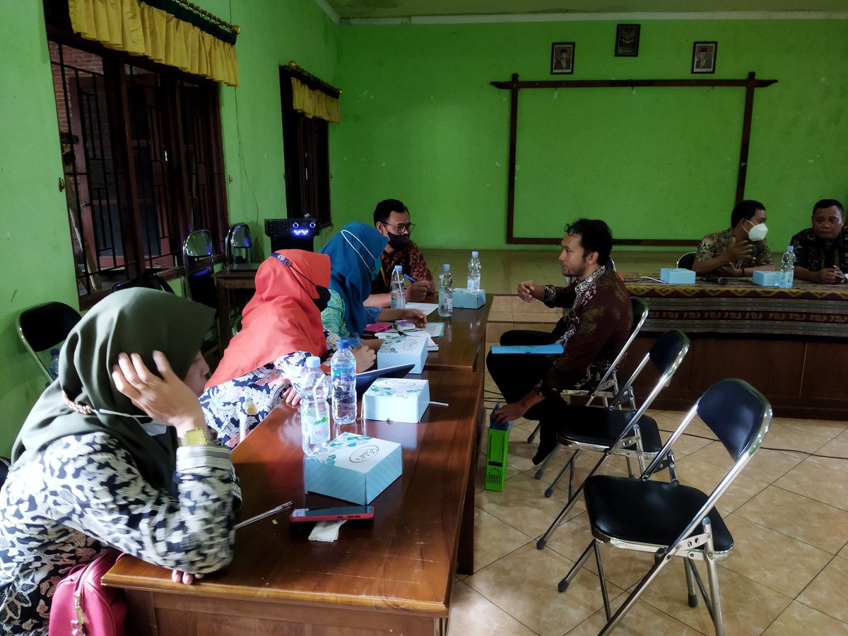 SKadarini's tweet photo. Rakor Mitra Dinsospermades bersama OPD terkait. TPP P3MD, PKH, Tagana, TKSK, PSM
Bekerja bersama bersatu padu untuk kesejahteraan masyarakat Jepara... 
@halimiskandarnu
@taufikmadjid
@azzameldzikrie
@kemendespdtt
@tppkemendes
@ganjarpranowo
@EvyNurmilasari https://t.co/ljyuWXOAX6 https://t.co/8jSGrOedy7