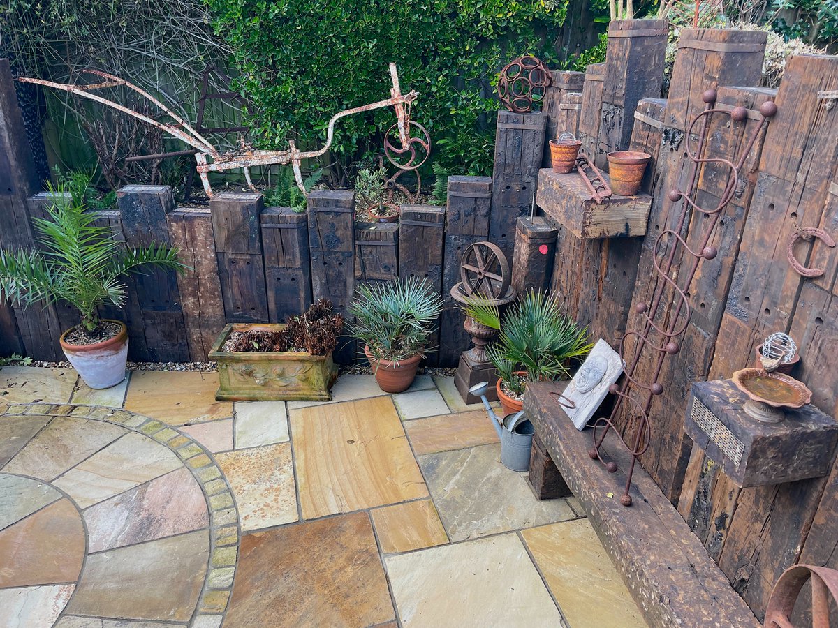 driftwoodbysea's tweet photo. So pleased with the new sleeper wall. It is going to look amazing once all the. succulents get placed out there next spring. https://t.co/jaAgFAiIcy #sussex #gardening https://t.co/DR4cDfR0Ah