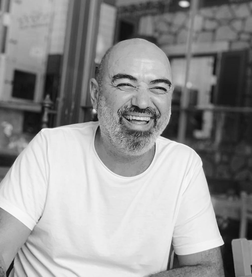 KarsiyakaSK's tweet photo. 8 yıldır Basketbol Altyapı Yönetim Kurulu üyesi olarak Kulübümüze birçok katkıda bulunmuş Murat Çoban’ın dün geçirdiği kalp krizi sonrası vefat ettiğini derin bir üzüntü ile öğrenmiş bulunmaktayız. https://t.co/WqH67MFtFu