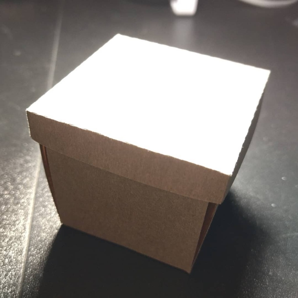 seek_Quilling's tweet image. .
綺麗に切れたし、組み立てもまぁまぁかな。

#試作品 #explosionbox instagr.am/p/CWICa0mJ-EZ/