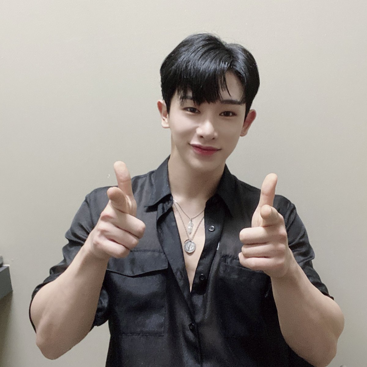 RamenhaeMXMB's tweet photo. Best selling male solo since debut, charted on billboard since debut, successfully released 3 albums and Japan debut... The list of wonho's achievements goes on. Breathe if you are proud 💙
#WONHO_1111 
#WONHO_IS_ALL_WENEED 
#위니��_행복은_원호 
#WONHO #원호 @official__wonho https://t.co/6H0qaCbxDj