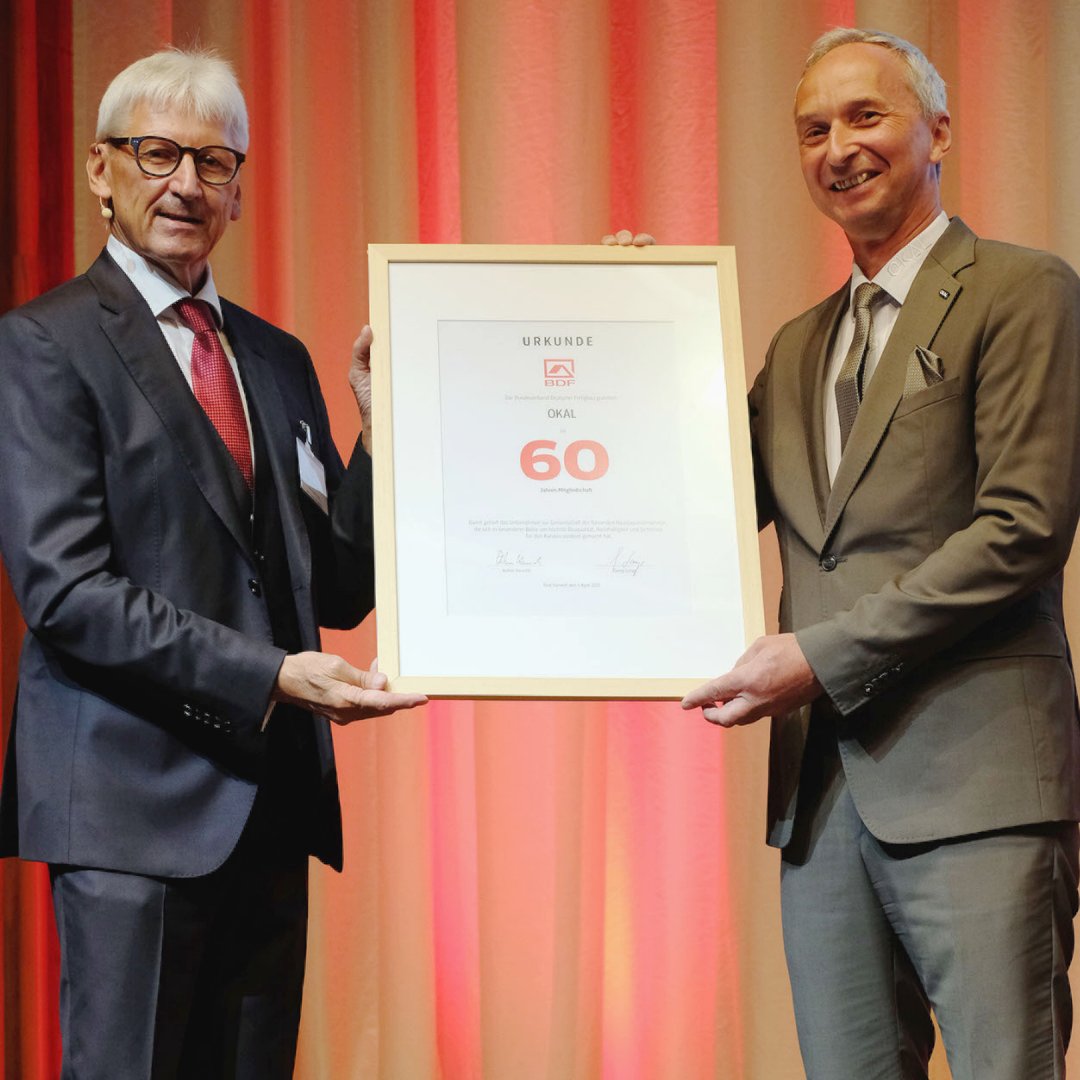 Okal_Haus's tweet photo. Wir gratulieren dem BDF zum 60-jährigen Jubiläum und sind stolz darauf, von Anfang an Mitglied des Verbandes zu sein!

Foto: BDF

#okalhaus #bundesverbanddeutscherfertigbau #fertighausbau #hausbau2021 https://t.co/08cjpo2yvk