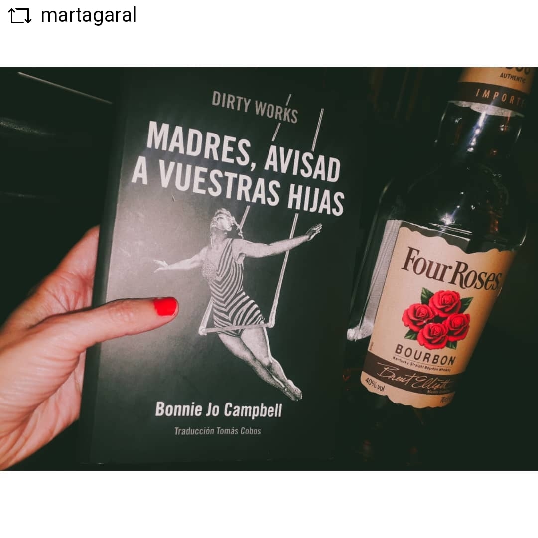 dirtyworksedit's tweet photo. Sister @martagaral:

«Ten siempre a mano el bourbon para leer a @bonniejocampbel, porque sus historias son como escalpelos oxidados dispuestos a abrirte la piel para escarbar muy dentro de tus entrañas.»

🖤🖤🖤 https://t.co/nEvmNpeeE2
